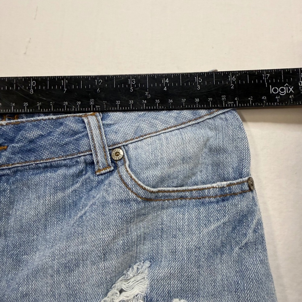 Rue21 Curvy Short Womens 7/8 Light Wash Distressed Ripped Denim Jean Shorts 186 - Picture 2 of 8